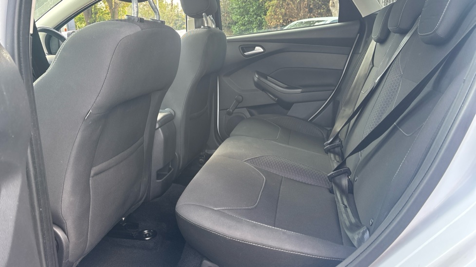 Ford Focus 1.0 EcoBoost Zetec Edition 5dr Petrol Hatchback - Image 16