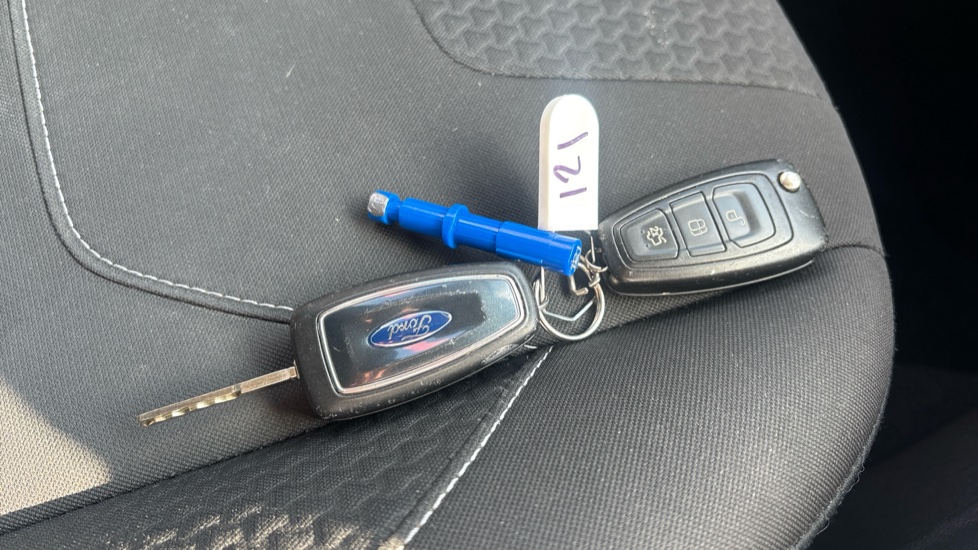 Ford Focus 1.0 EcoBoost Zetec Edition 5dr Petrol Hatchback - Image 20
