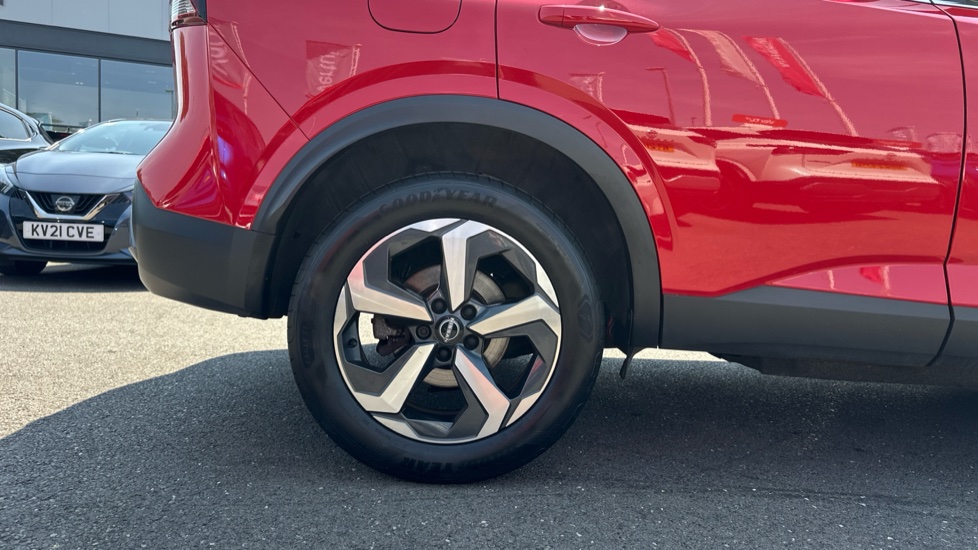 Nissan Qashqai 1.3 DiG-T MH N-Connecta 5dr Petrol Hatchback - Image 7