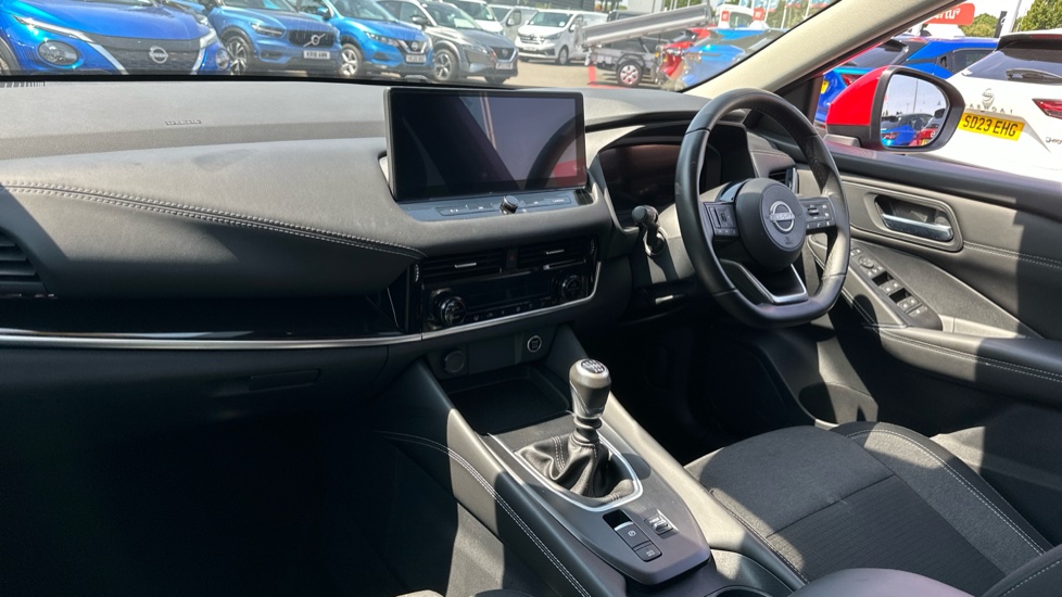 Nissan Qashqai 1.3 DiG-T MH N-Connecta 5dr Petrol Hatchback - Image 9