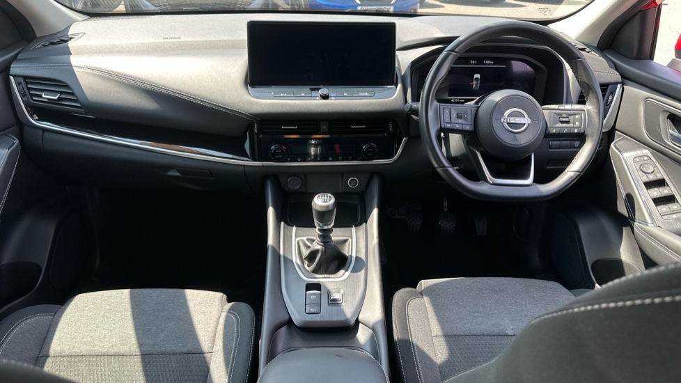 Nissan Qashqai 1.3 DiG-T MH N-Connecta 5dr Petrol Hatchback - Image 10