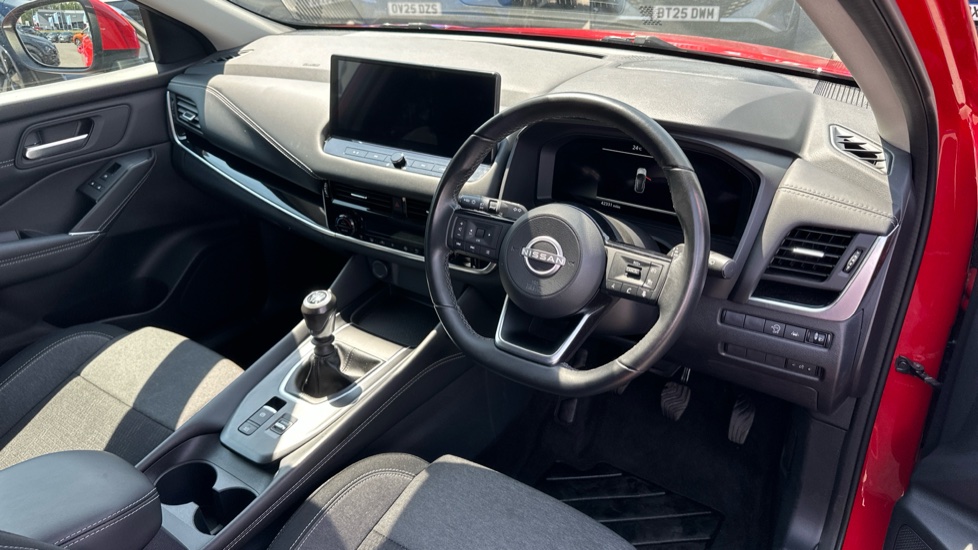 Nissan Qashqai 1.3 DiG-T MH N-Connecta 5dr Petrol Hatchback - Image 11