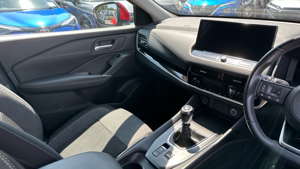 Nissan Qashqai 1.3 DiG-T MH N-Connecta 5dr Petrol Hatchback - Image 14
