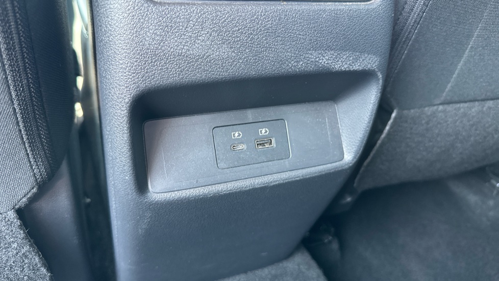 Nissan Qashqai 1.3 DiG-T MH N-Connecta 5dr Petrol Hatchback - Image 20