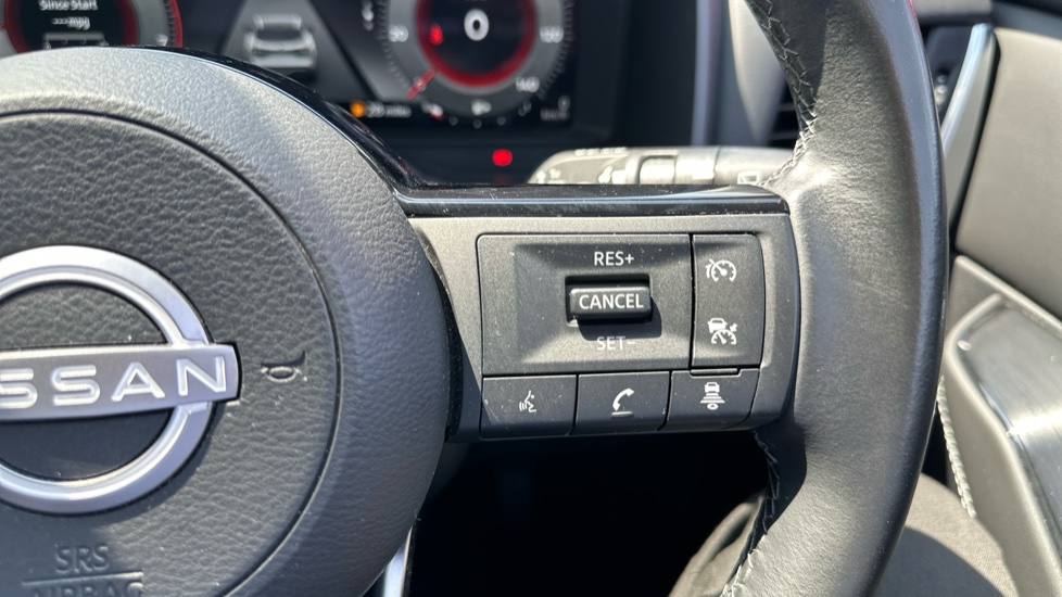 Nissan Qashqai 1.3 DiG-T MH N-Connecta 5dr Petrol Hatchback - Image 22