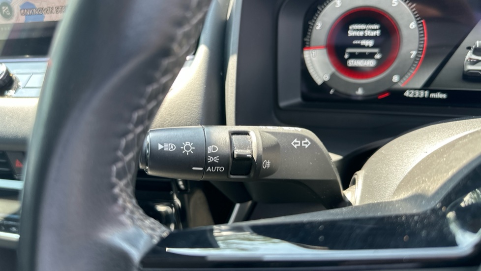 Nissan Qashqai 1.3 DiG-T MH N-Connecta 5dr Petrol Hatchback - Image 23