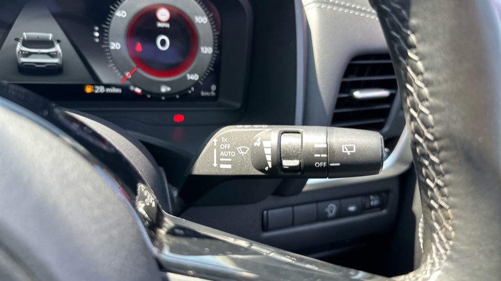 Nissan Qashqai 1.3 DiG-T MH N-Connecta 5dr Petrol Hatchback - Image 24