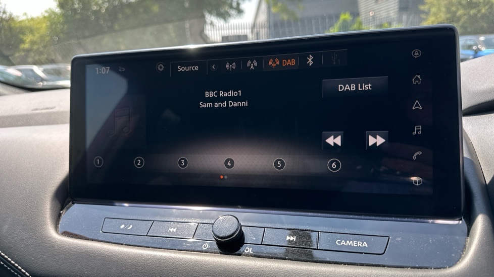 Nissan Qashqai 1.3 DiG-T MH N-Connecta 5dr Petrol Hatchback - Image 32