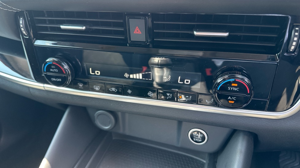 Nissan Qashqai 1.3 DiG-T MH N-Connecta 5dr Petrol Hatchback - Image 34