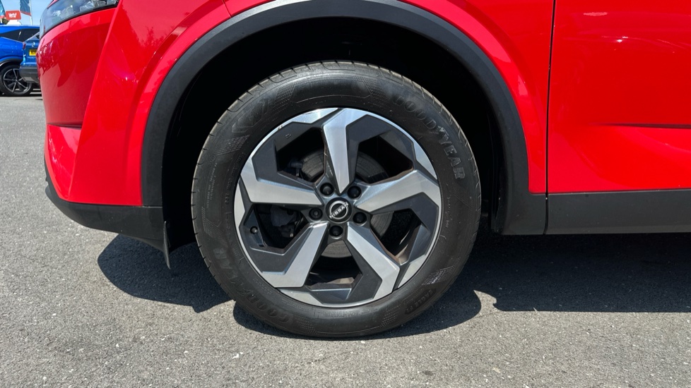 Nissan Qashqai 1.3 DiG-T MH N-Connecta 5dr Petrol Hatchback - Image 39