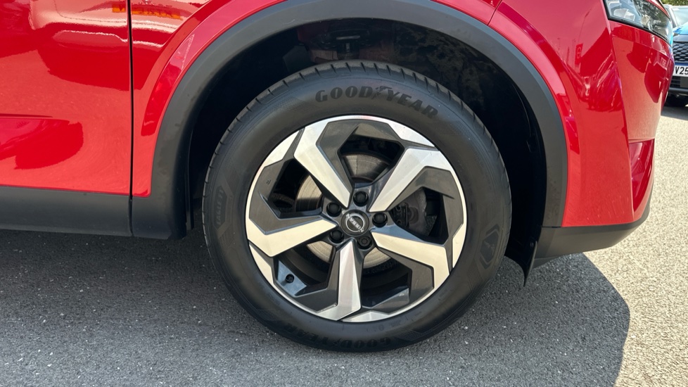 Nissan Qashqai 1.3 DiG-T MH N-Connecta 5dr Petrol Hatchback - Image 41