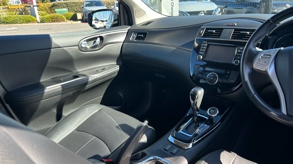 Nissan Pulsar 1.2 DiG-T Tekna 5dr Xtronic Petrol Hatchback - Image 14