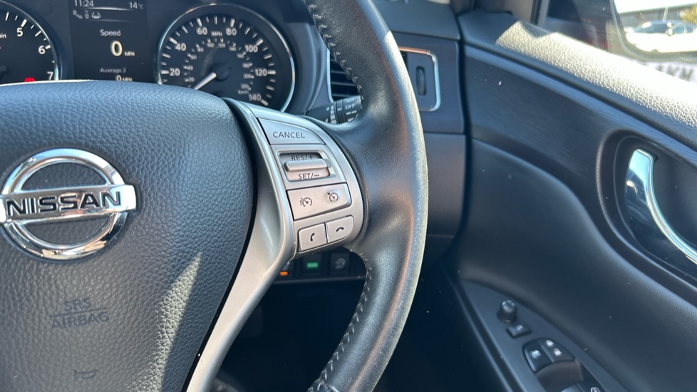 Nissan Pulsar 1.2 DiG-T Tekna 5dr Xtronic Petrol Hatchback - Image 33