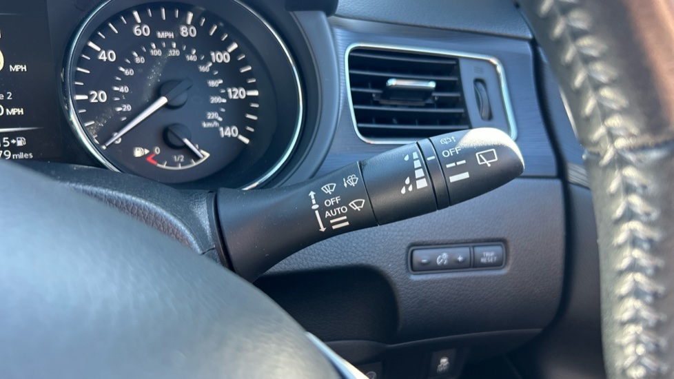 Nissan Pulsar 1.2 DiG-T Tekna 5dr Xtronic Petrol Hatchback - Image 35