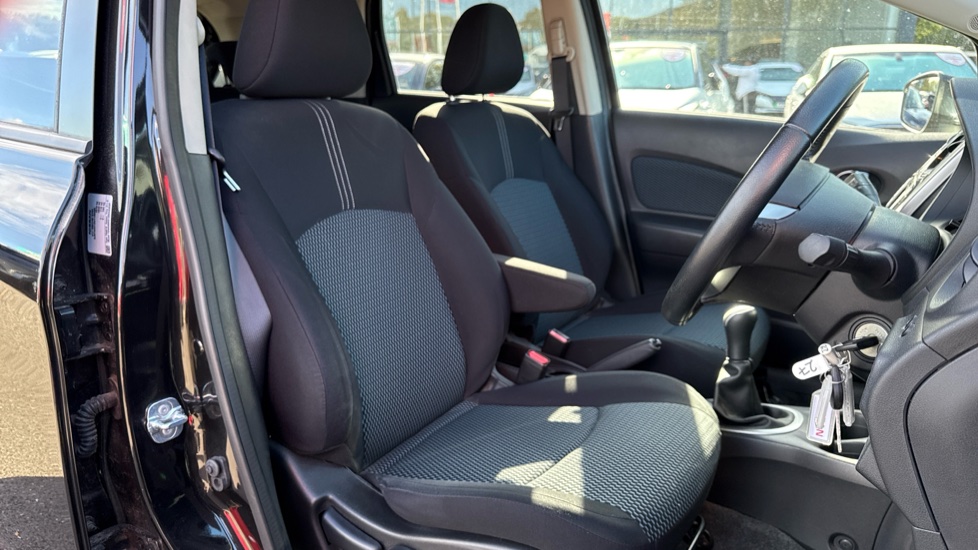 Nissan Note 1.2 Acenta Premium 5dr Petrol Hatchback - Image 32