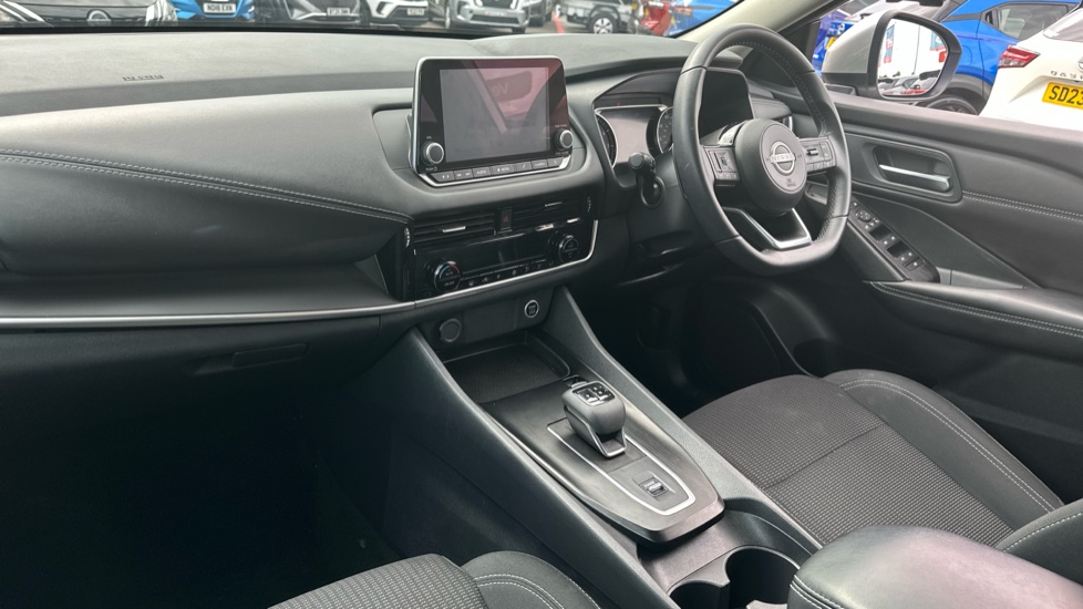 Nissan Qashqai 1.3 DiG-T MH 158 Acenta Premium 5dr Xtronic Petrol Hatchback - Image 9