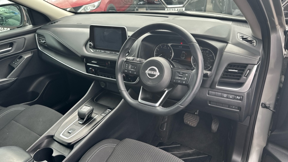 Nissan Qashqai 1.3 DiG-T MH 158 Acenta Premium 5dr Xtronic Petrol Hatchback - Image 11