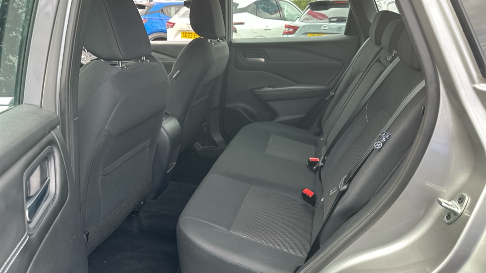 Nissan Qashqai 1.3 DiG-T MH 158 Acenta Premium 5dr Xtronic Petrol Hatchback - Image 16