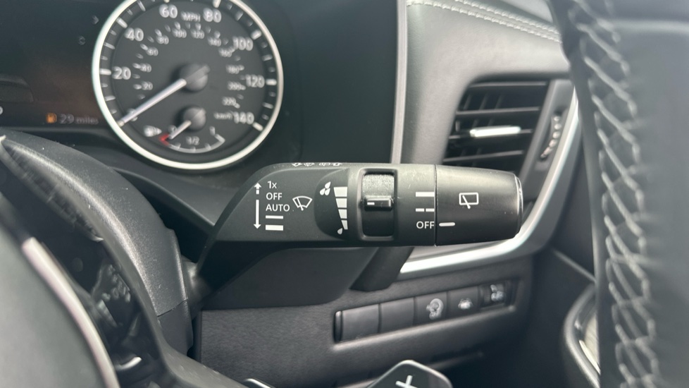 Nissan Qashqai 1.3 DiG-T MH 158 Acenta Premium 5dr Xtronic Petrol Hatchback - Image 24