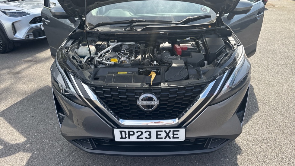Nissan Qashqai 1.3 DiG-T MH 158 N-Connecta 5dr Xtronic Petrol Hatchback - Image 8