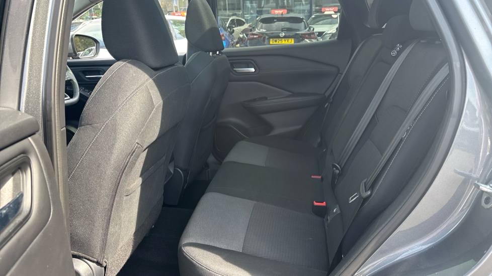 Nissan Qashqai 1.3 DiG-T MH 158 N-Connecta 5dr Xtronic Petrol Hatchback - Image 16