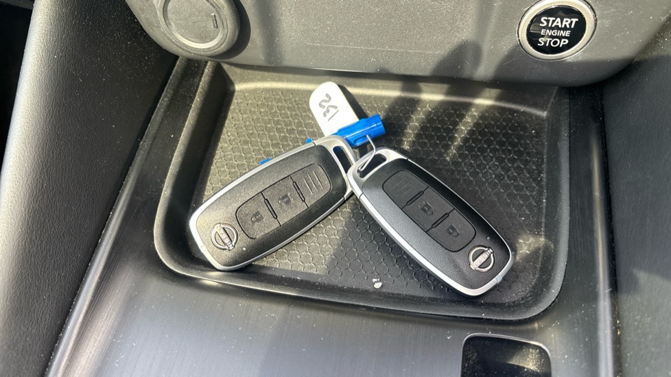 Nissan Qashqai 1.3 DiG-T MH 158 N-Connecta 5dr Xtronic Petrol Hatchback - Image 20