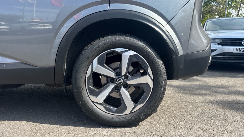 Nissan Qashqai 1.3 DiG-T MH 158 N-Connecta 5dr Xtronic Petrol Hatchback - Image 23