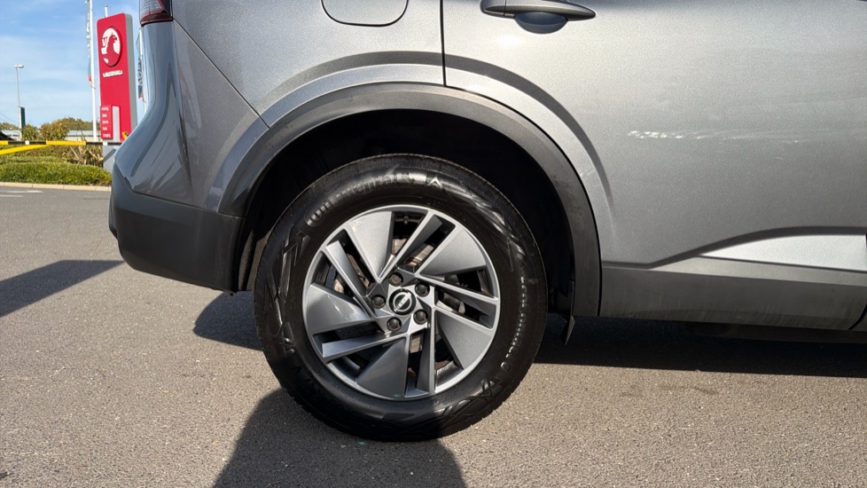 Nissan Qashqai 1.3 DiG-T MH 158 Acenta Premium 5dr Petrol Hatchback - Image 7