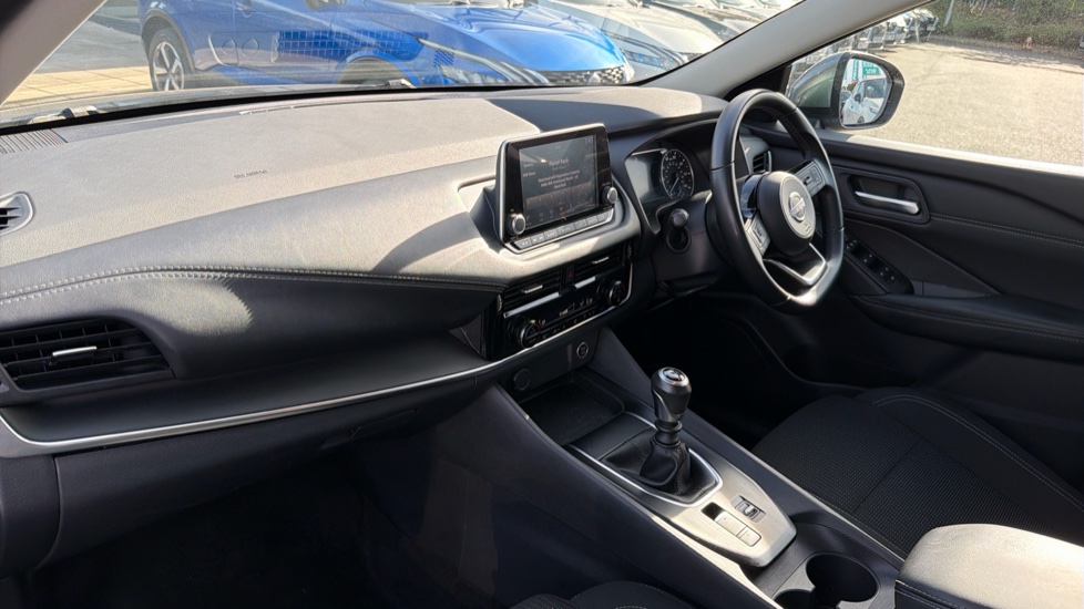 Nissan Qashqai 1.3 DiG-T MH 158 Acenta Premium 5dr Petrol Hatchback - Image 9