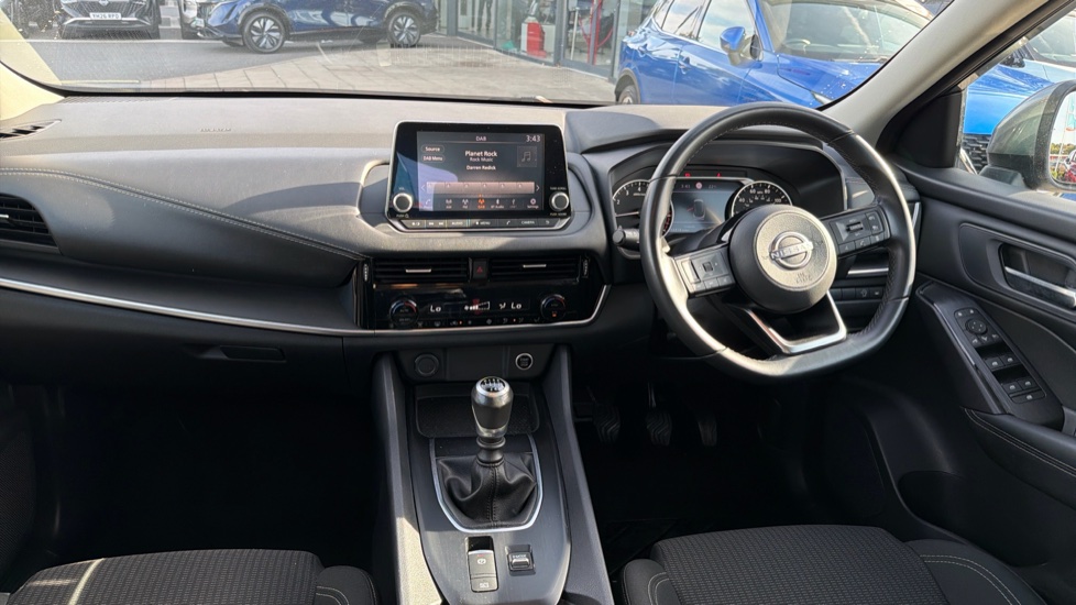 Nissan Qashqai 1.3 DiG-T MH 158 Acenta Premium 5dr Petrol Hatchback - Image 10