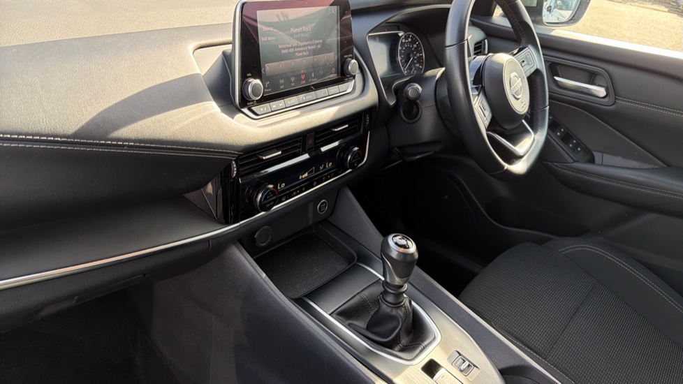 Nissan Qashqai 1.3 DiG-T MH 158 Acenta Premium 5dr Petrol Hatchback - Image 13