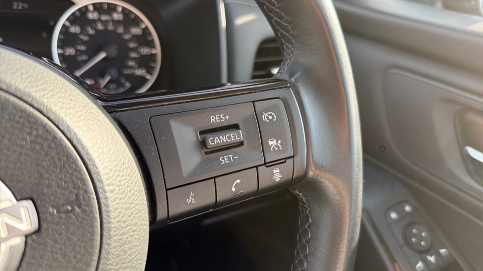 Nissan Qashqai 1.3 DiG-T MH 158 Acenta Premium 5dr Petrol Hatchback - Image 26
