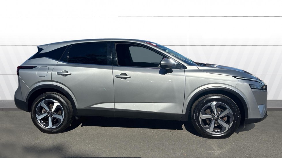 Nissan Qashqai 1.3 DiG-T MH N-Connecta 5dr Petrol Hatchback - Image 5