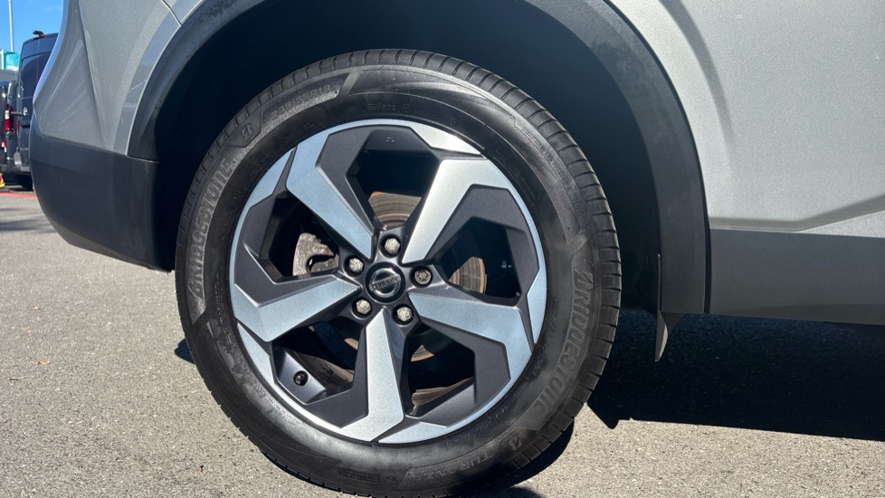 Nissan Qashqai 1.3 DiG-T MH N-Connecta 5dr Petrol Hatchback - Image 7