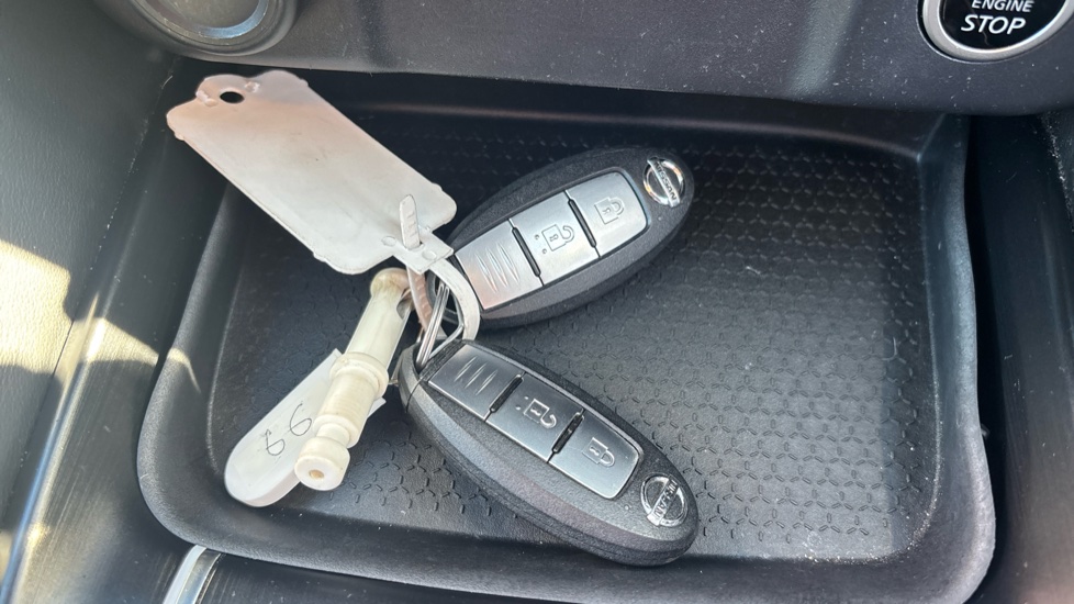 Nissan Qashqai 1.3 DiG-T MH N-Connecta 5dr Petrol Hatchback - Image 20