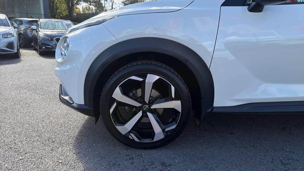 Nissan Juke 1.0 DiG-T 114 Tekna 5dr Petrol Hatchback - Image 21