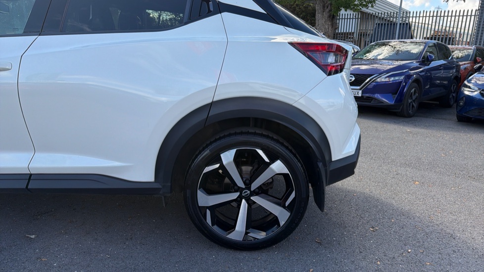 Nissan Juke 1.0 DiG-T 114 Tekna 5dr Petrol Hatchback - Image 22
