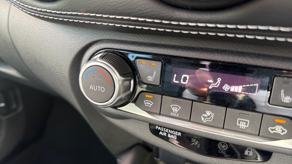 Nissan Juke 1.0 DiG-T 114 Tekna 5dr Petrol Hatchback - Image 35