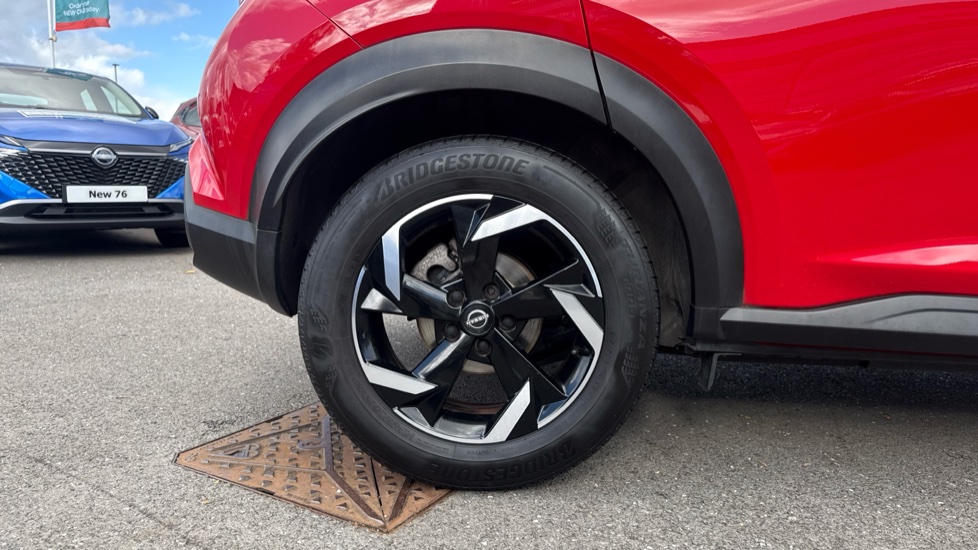 Nissan Juke 1.0 DiG-T 114 N-Connecta 5dr DCT Petrol Hatchback - Image 7