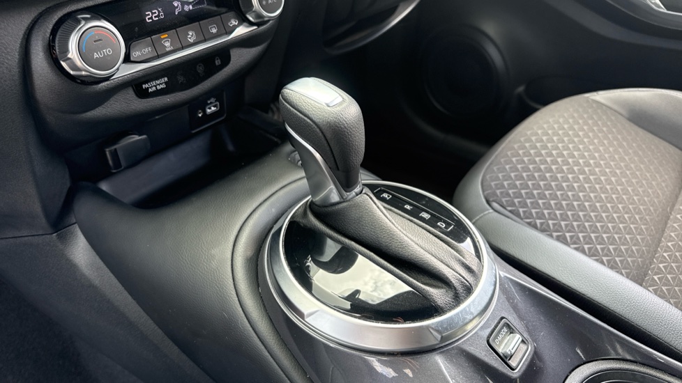 Nissan Juke 1.0 DiG-T 114 N-Connecta 5dr DCT Petrol Hatchback - Image 13