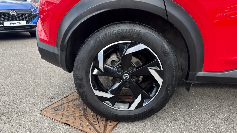 Nissan Juke 1.0 DiG-T 114 N-Connecta 5dr DCT Petrol Hatchback - Image 22