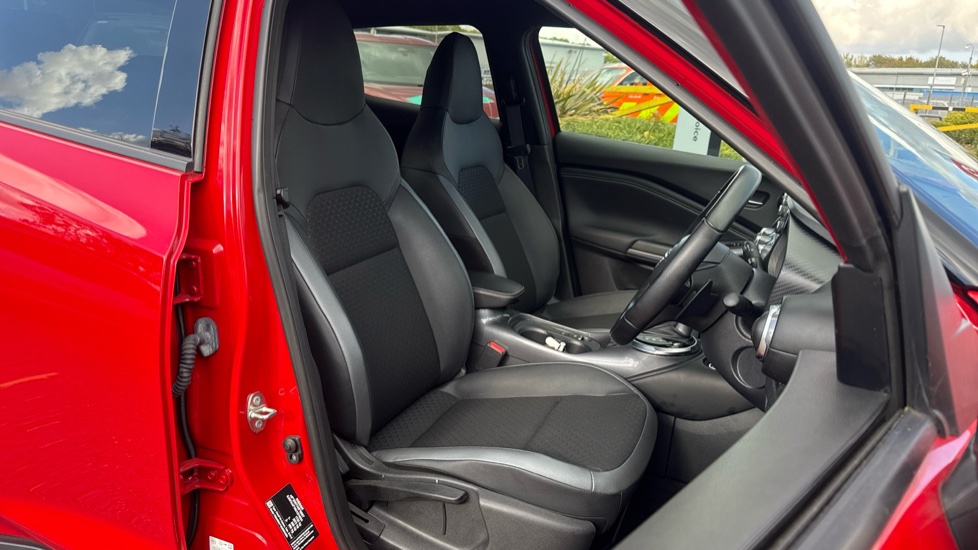 Nissan Juke 1.0 DiG-T 114 N-Connecta 5dr DCT Petrol Hatchback - Image 24