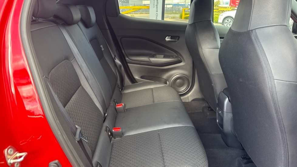 Nissan Juke 1.0 DiG-T 114 N-Connecta 5dr DCT Petrol Hatchback - Image 28
