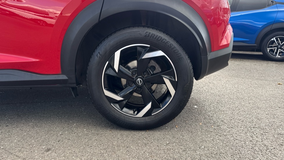 Nissan Juke 1.0 DiG-T 114 N-Connecta 5dr DCT Petrol Hatchback - Image 33