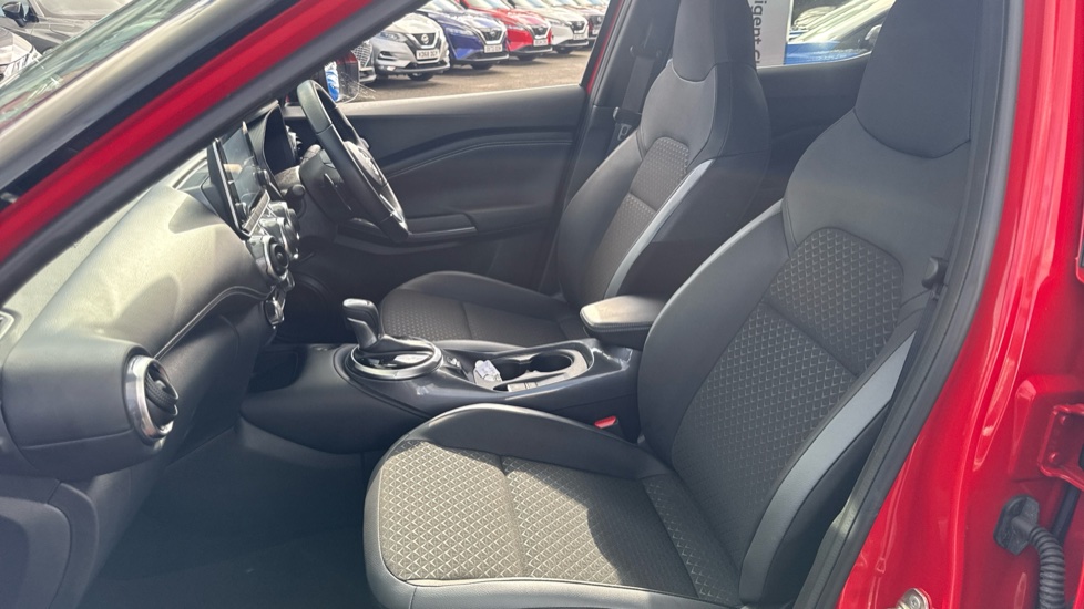 Nissan Juke 1.0 DiG-T 114 N-Connecta 5dr DCT Petrol Hatchback - Image 34