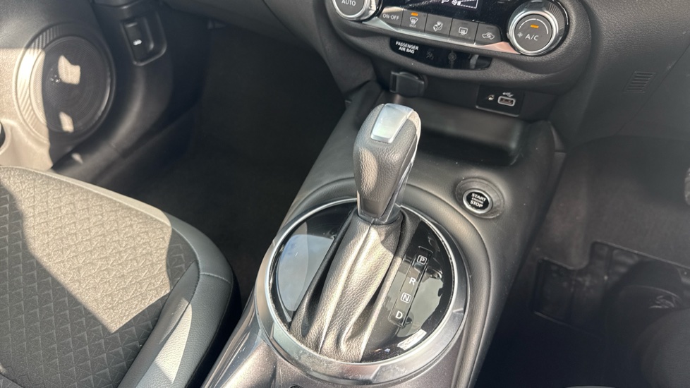 Nissan Juke 1.0 DiG-T 114 N-Connecta 5dr DCT Petrol Hatchback - Image 46