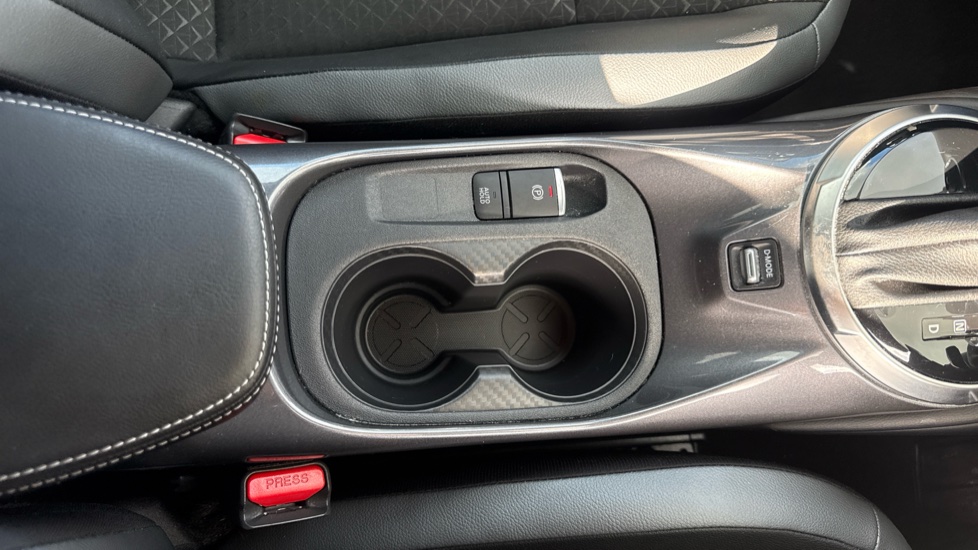 Nissan Juke 1.0 DiG-T 114 N-Connecta 5dr DCT Petrol Hatchback - Image 47
