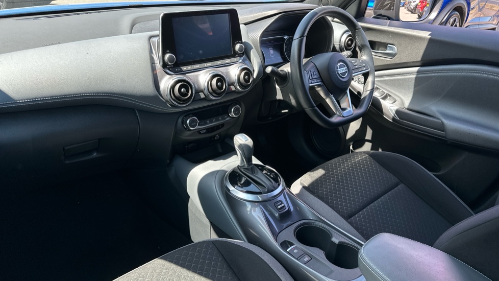 Nissan Juke 1.0 DiG-T 114 N-Connecta 5dr DCT Petrol Hatchback - Image 9