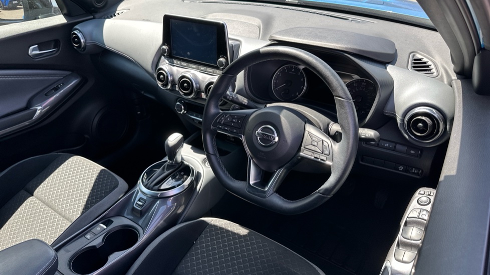 Nissan Juke 1.0 DiG-T 114 N-Connecta 5dr DCT Petrol Hatchback - Image 11