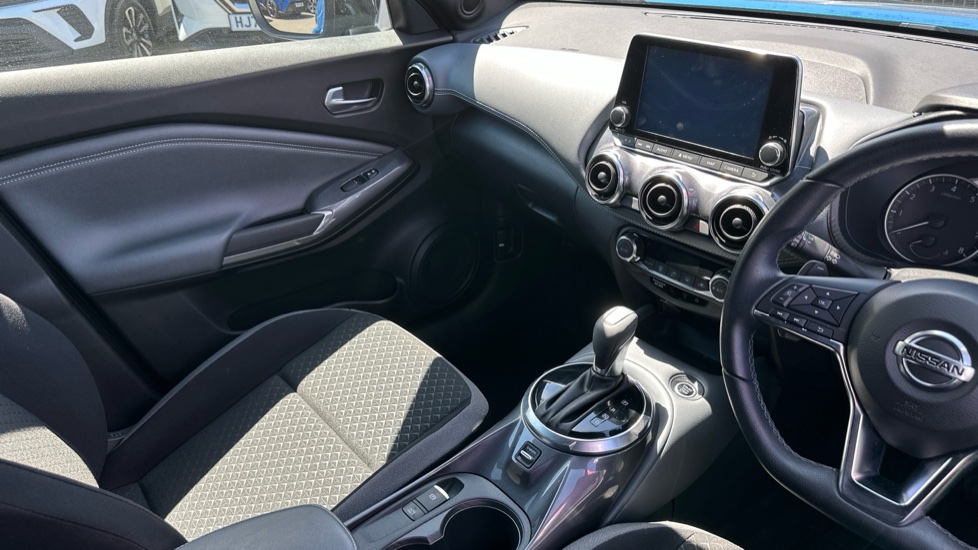 Nissan Juke 1.0 DiG-T 114 N-Connecta 5dr DCT Petrol Hatchback - Image 14